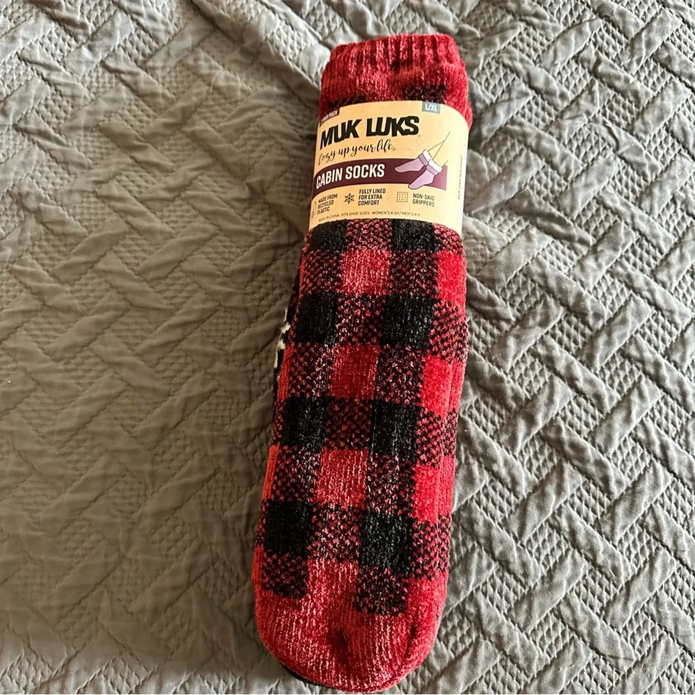 Muk Luks Cabin Cozy  Red and Black Winter Socks 2 Pack NWT - Picture 3 of 9